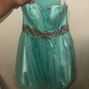 Star box knee length prom dress in teal color size L juniors